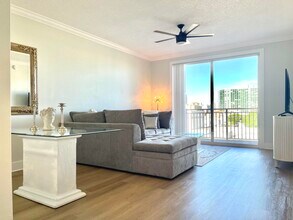 616 Clearwater Park Rd in West Palm Beach, FL - Building Photo - Building Photo