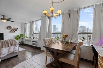 1455 N Sandburg Ter, Unit #1604 in Chicago, IL - Building Photo - Building Photo