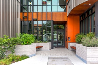 Luna Vista in Mountain View, CA - Building Photo - Building Photo
