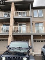 9 Hay Ln. in Barrie, ON - Building Photo