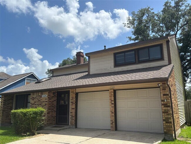 15326 Silverman St in Webster, TX - Building Photo - Building Photo