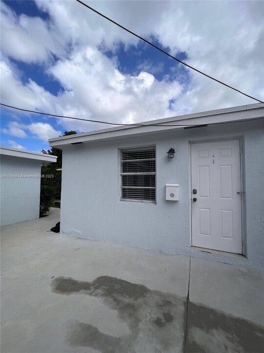 2623 SW 17th St in Miami, FL - Building Photo