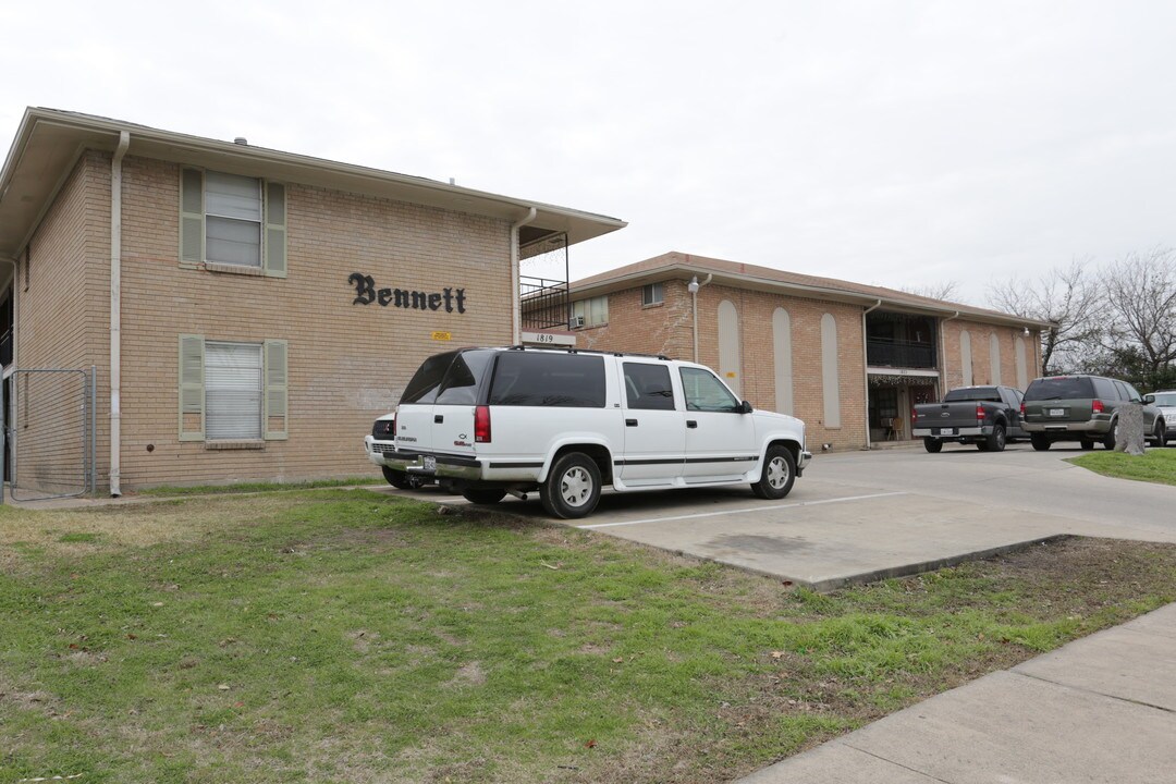 Bennett in Dallas, TX - Building Photo