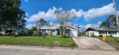 3060 Avon Ln in Titusville, FL - Foto de edificio