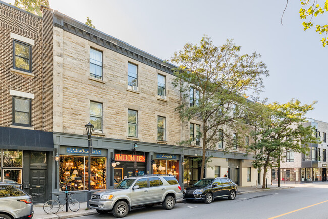 1910 Notre-Dame Rue O in Montréal, QC - Building Photo - Building Photo