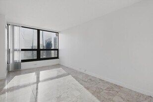 360 E Randolph St in Chicago, IL - Building Photo