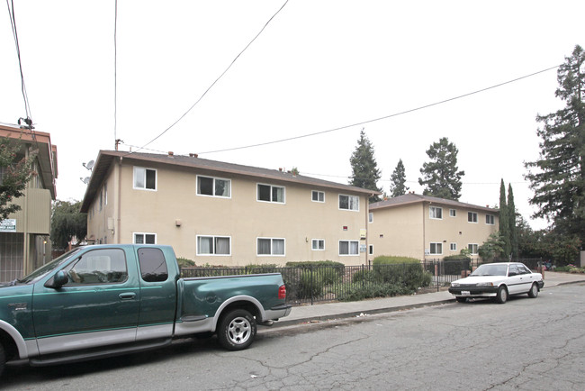 775 9th Ave in Redwood City, CA - Foto de edificio - Building Photo