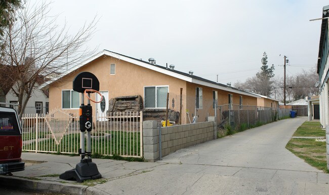 2326 Sepulveda Ave in San Bernardino, CA - Foto de edificio - Building Photo