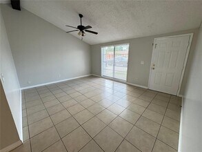 9213 Maybury Ct in Tampa, FL - Building Photo - Building Photo