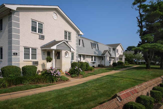 23 Weaver Dr in Massapequa, NY - Building Photo - Building Photo