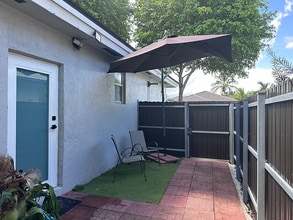 16070 SW 71st Terrace in Miami, FL - Building Photo - Building Photo