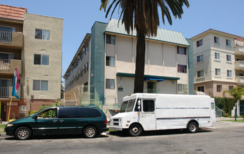 Leeward Apartments in Los Angeles, CA - Building Photo - Building Photo