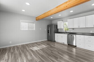 3265 US Highway 2 W, Unit Upper in Kalispell, MT - Building Photo - Building Photo