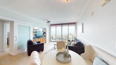 2060 Beach Blvd, Unit 701 in Biloxi, MS - Foto de edificio - Building Photo