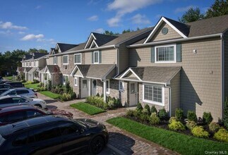 384 Cassa Loop in Holtsville, NY - Building Photo - Building Photo