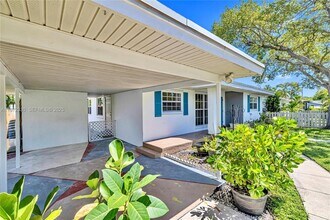 228 SW 3rd Terrace in Dania Beach, FL - Building Photo - Building Photo