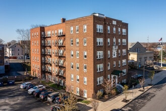 50 Broadway Apartment Homes in Beverly, MA - Foto de edificio - Building Photo