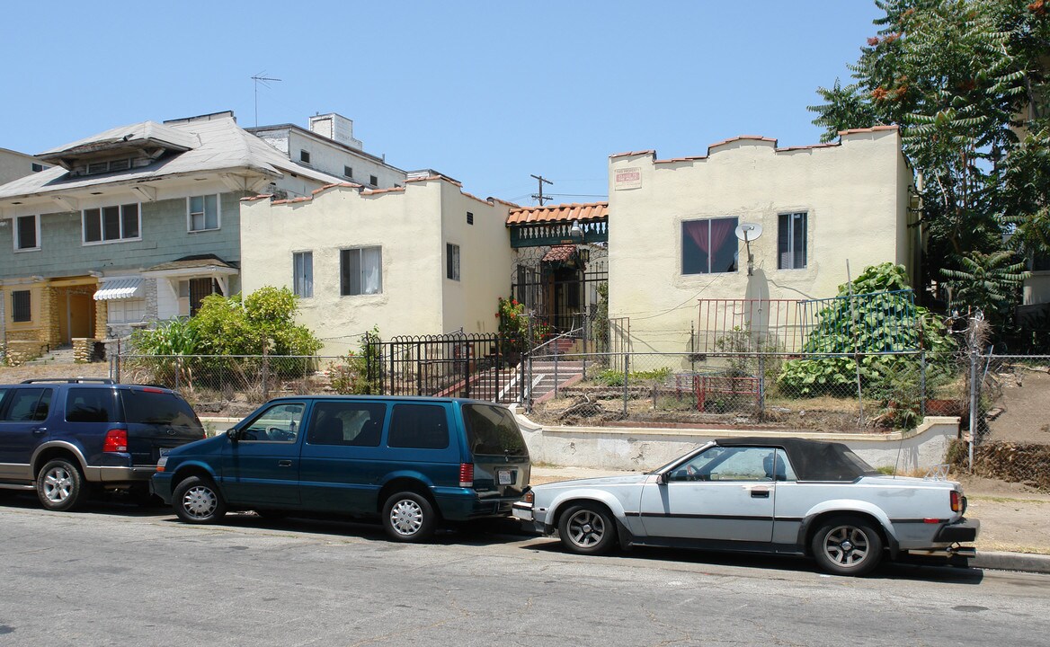 2947 Leeward Ave in Los Angeles, CA - Building Photo