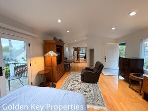 2286 Janis Way in Carlsbad, CA - Building Photo - Building Photo