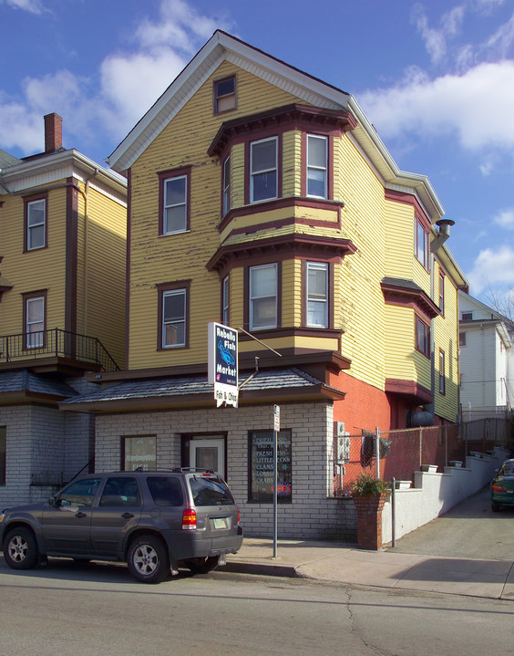 446 S Main St in Fall River, MA - Building Photo