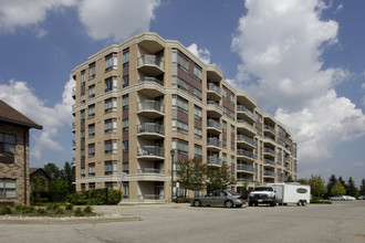 300 Ray Lawson Blvd in Brampton, ON - Building Photo - Building Photo