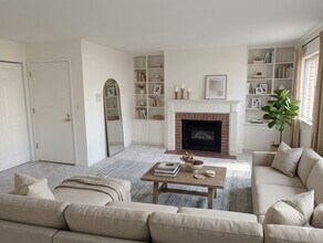 600 Eastview Ct in Schaumburg, IL - Building Photo - Building Photo