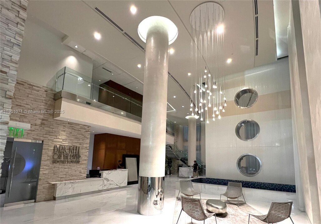 41 SE 5th St, Unit 911 in Miami, FL - Building Photo