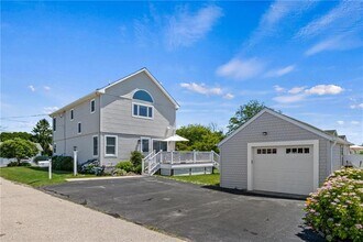 26 Walcott Ave in Narragansett, RI - Building Photo - Building Photo