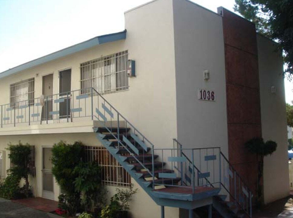 1036 Brittania St in Los Angeles, CA - Building Photo