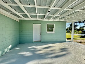 1013 Iowa Ave in Lynn Haven, FL - Foto de edificio - Building Photo