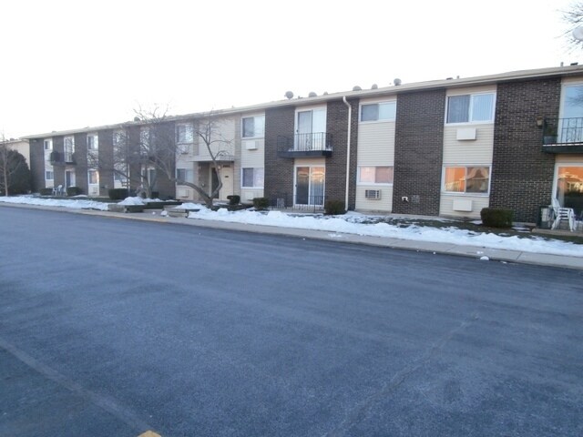 8860 N Western Ave in Des Plaines, IL - Building Photo