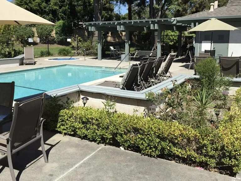 40425 Chapel Way, Unit 205 in Fremont, CA - Building Photo