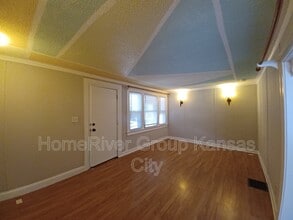 2445 Cypress Ave in Kansas City, MO - Building Photo - Building Photo