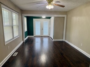 1606 Tuckaleechee Pike in Maryville, TN - Foto de edificio - Building Photo