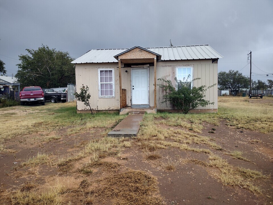 506 S 4th St in Brownfield, TX - Building Photo