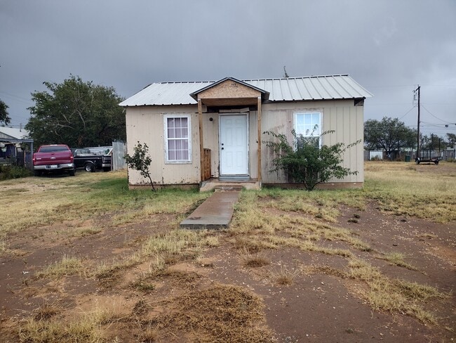 property at 506 S 4th St