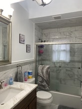 81-52-81242 242nd St in Queens, NY - Foto de edificio - Building Photo