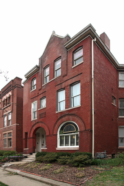 407 Fountain Ct in Louisville, KY - Foto de edificio