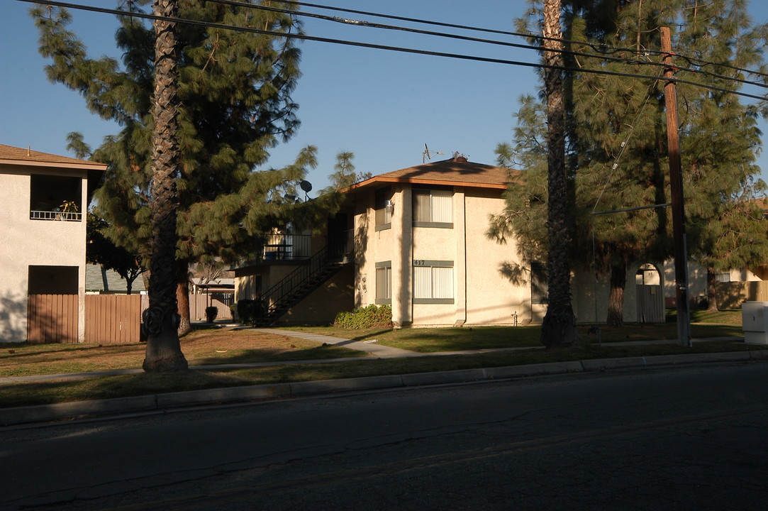 417 Brockton Ave in Redlands, CA - Foto de edificio