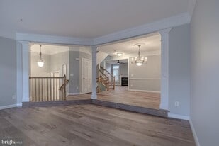 4912 Waple Ln in Alexandria, VA - Building Photo