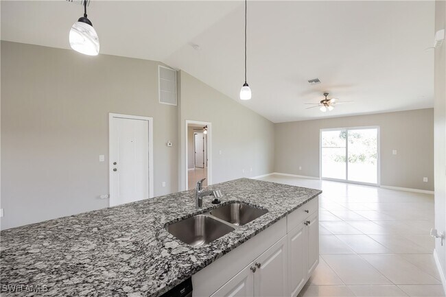 3704 25th St SW in Lehigh Acres, FL - Building Photo - Building Photo