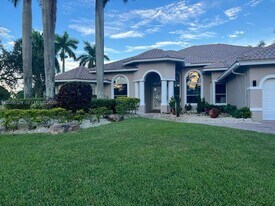 2534 Poinciana Dr in Weston, FL - Building Photo