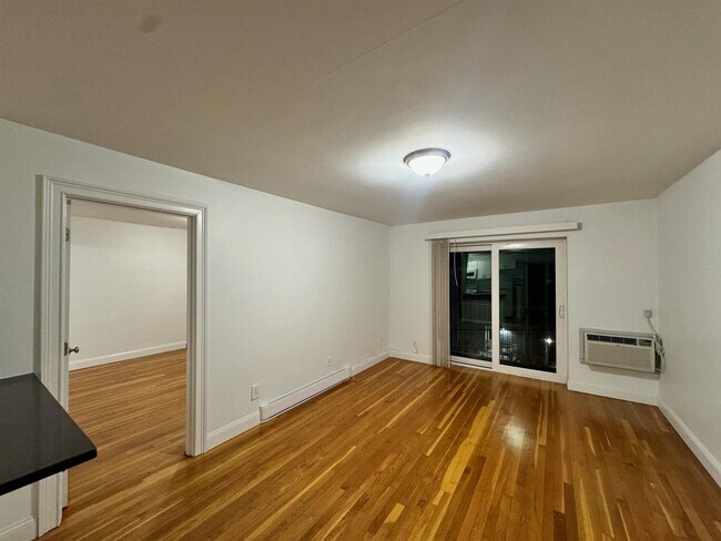 131 Summer St, Unit 37 in Malden, MA - Foto de edificio - Building Photo