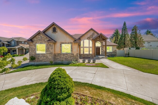 property at 4333 Park Hollow Ln