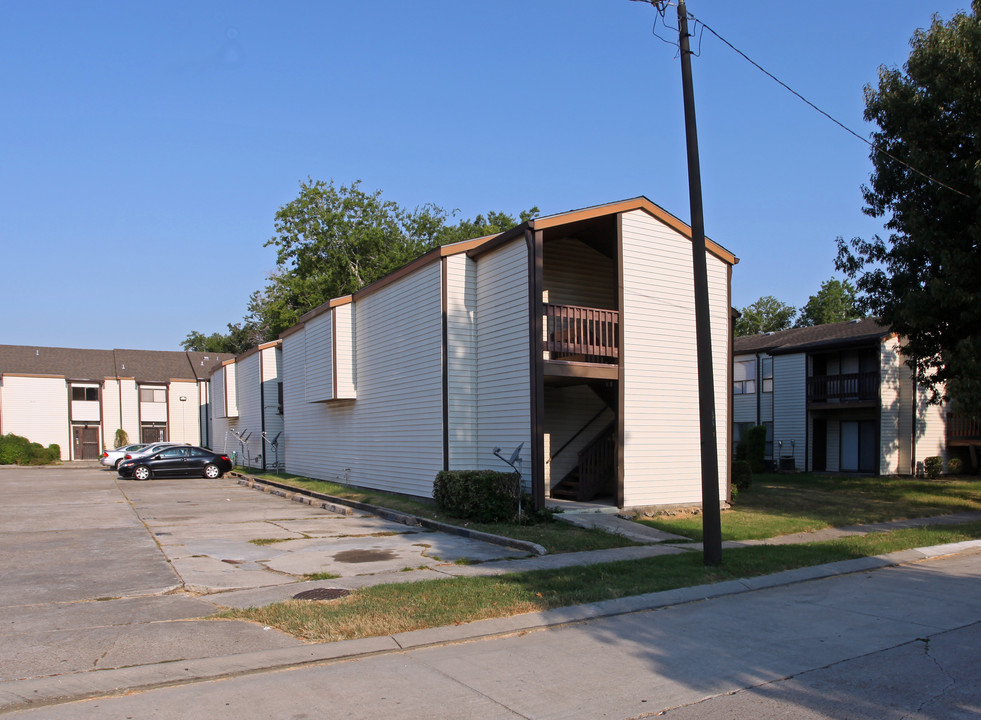 Hillbrook Condominiums in New Orleans, LA - Building Photo