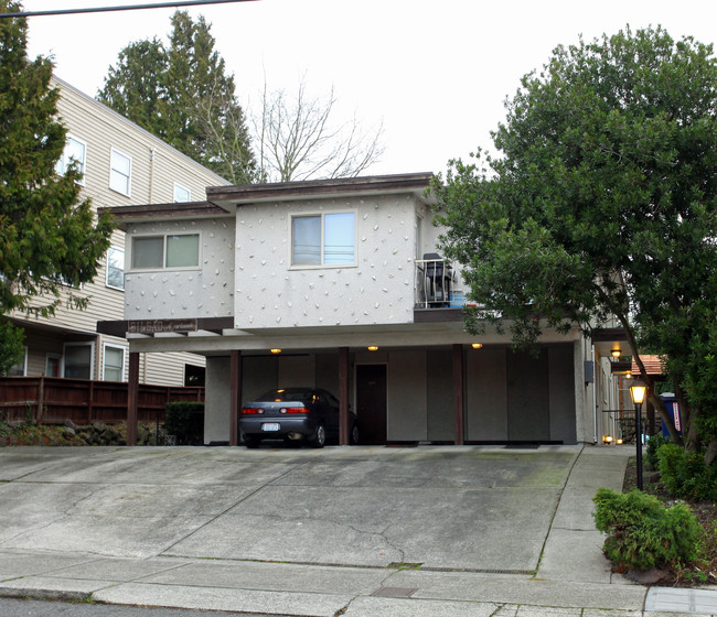 Gilead Apartments in Seattle, WA - Building Photo - Building Photo