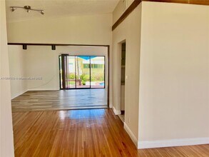 8431 SW 28th St in Miami, FL - Building Photo - Building Photo