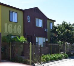 1646 N Harvard Blvd in Los Angeles, CA - Building Photo - Building Photo