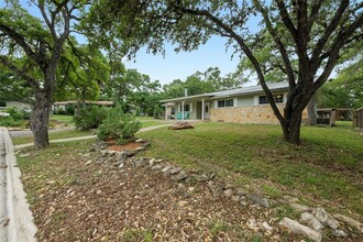 115 Mandalay Ln in San Marcos, TX - Foto de edificio - Building Photo