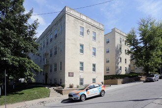 Carberry Apartments in Omaha, NE - Building Photo - Building Photo